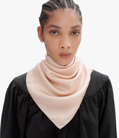 Katie Holmes scarf