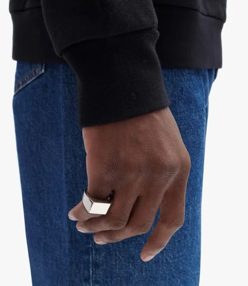 Minimal signet ring
