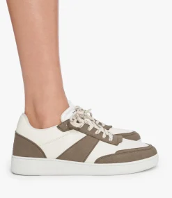 Plain trainers