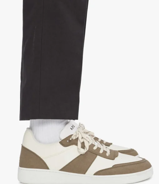 Plain trainers